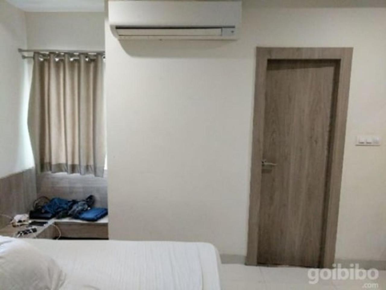 卡玛德吉里酒店 乌贾因 外观 照片